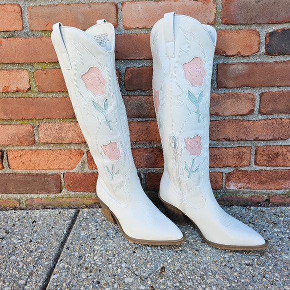 Universal Thread Cream Floral Western Boots – Size 6 - Picture 3 of 15